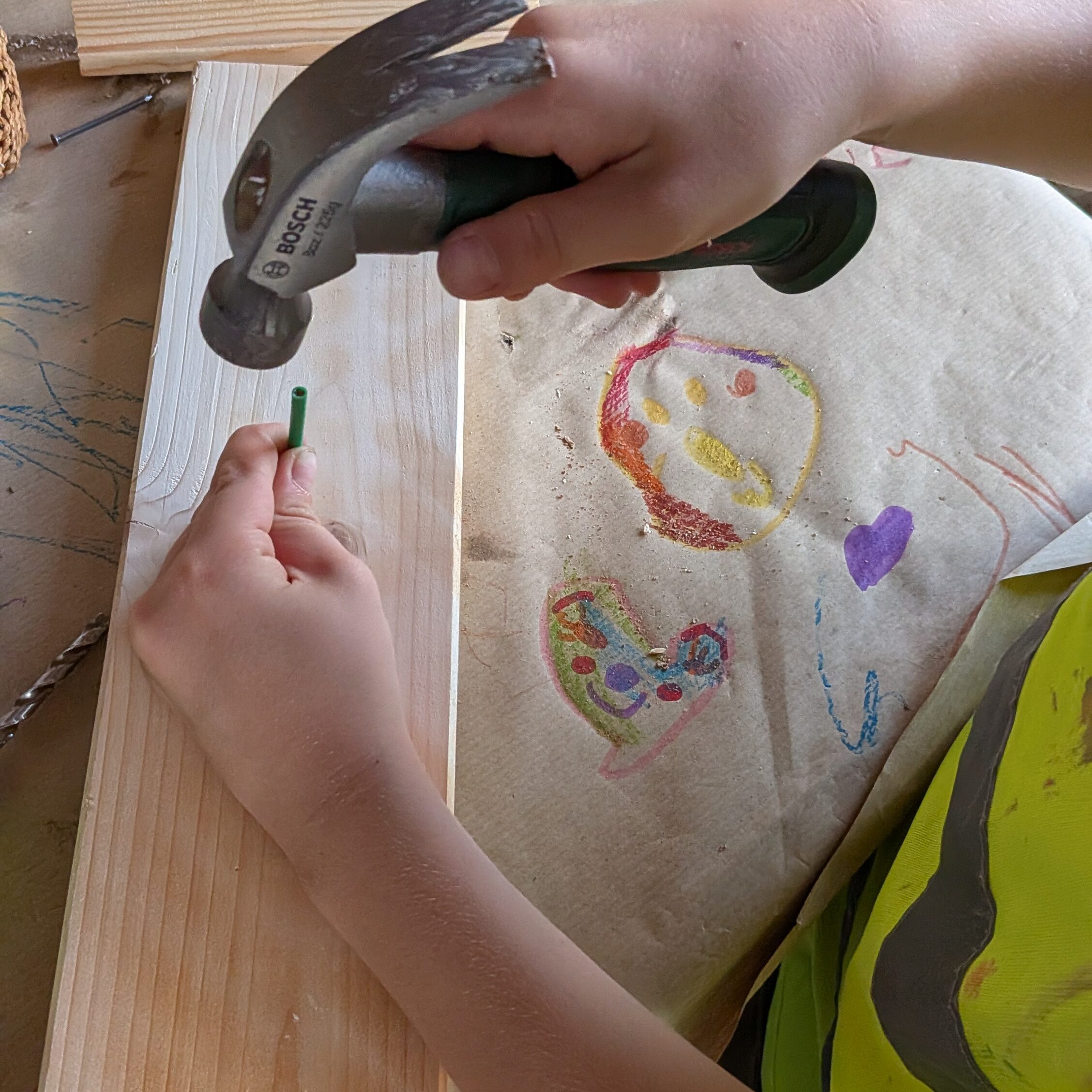 Kreatives Werkprojekt beim Kindergeburtstag im Taunus